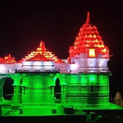drkiritpsolanki's tweet photo. ऐतिहासिक पाटण की भूमि पर , “ बलिदानी संत #वीर_मेघमाया_मेमोरीयल संकुल “ पर #वीर_मेघमाया_मंदिर_तीर्थ को ,
#AzadiKaAmritMahotsav पर्व पर ,
तिरंगे की रोशनी से सजाया गया है ।
#HarGharTiranga
@narendramodi @PMOIndia https://t.co/37daDzWDnI