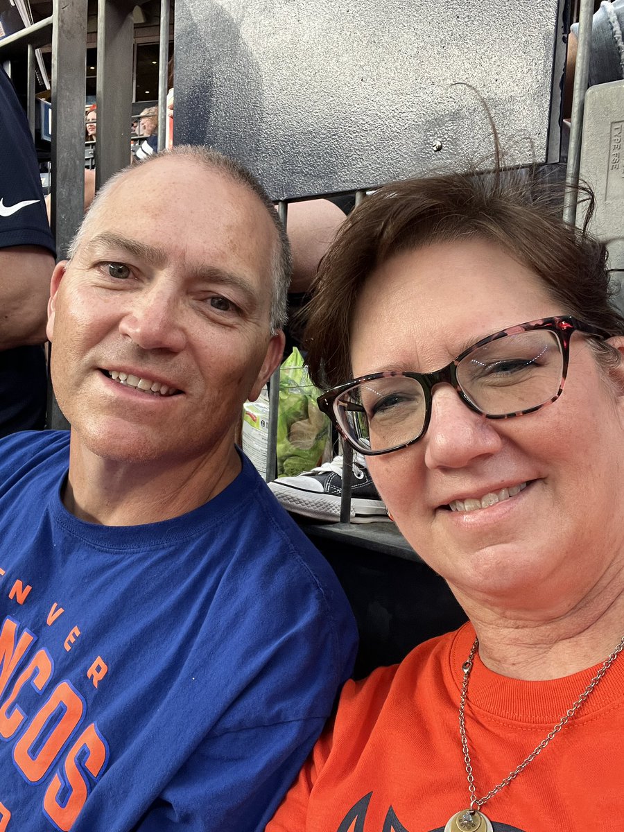 JeanJvaughn's tweet photo. #DALvsDEn   Go Broncos!! https://t.co/fnLb8Gi8qN