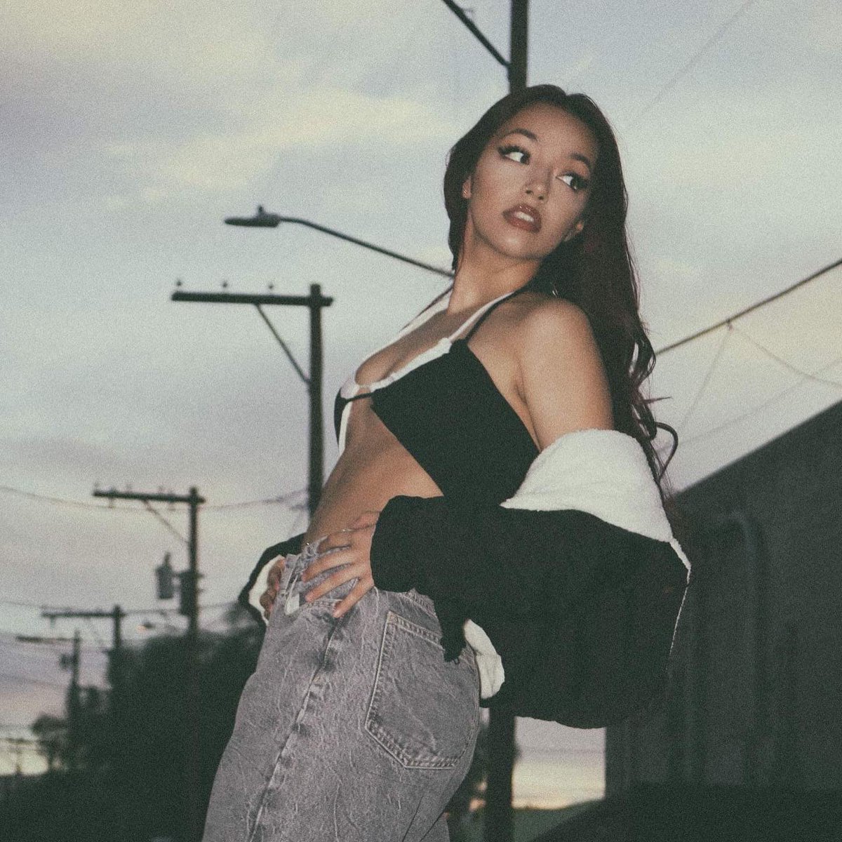 Anjaneeperez's tweet photo. It’s been a whole week since bittersweet released! Thank you to everyone who has listened🤍very grateful for you. I have to know whats your  favorite song???
•
•
•
•
•
#music #newmusic #upandcomingartist #new #ep #bittersweet #explore #explorepage #photoshoot https://t.co/0xYU9mvnne