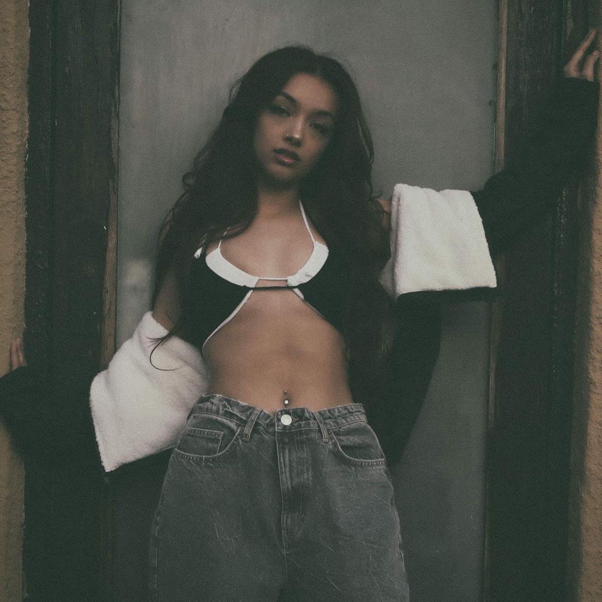 Anjaneeperez's tweet photo. It’s been a whole week since bittersweet released! Thank you to everyone who has listened🤍very grateful for you. I have to know whats your  favorite song???
•
•
•
•
•
#music #newmusic #upandcomingartist #new #ep #bittersweet #explore #explorepage #photoshoot https://t.co/0xYU9mvnne