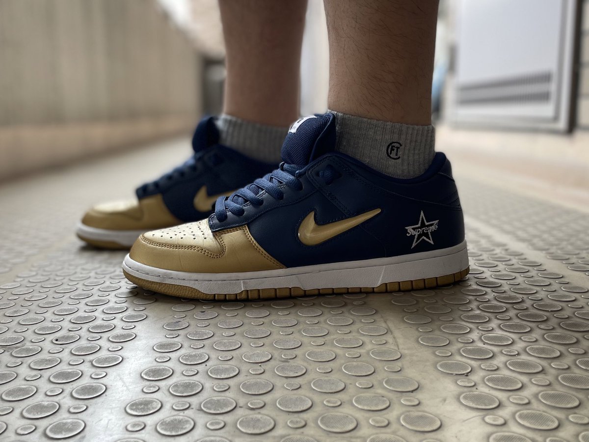 supreme x nike sb dunk low metallic gold
