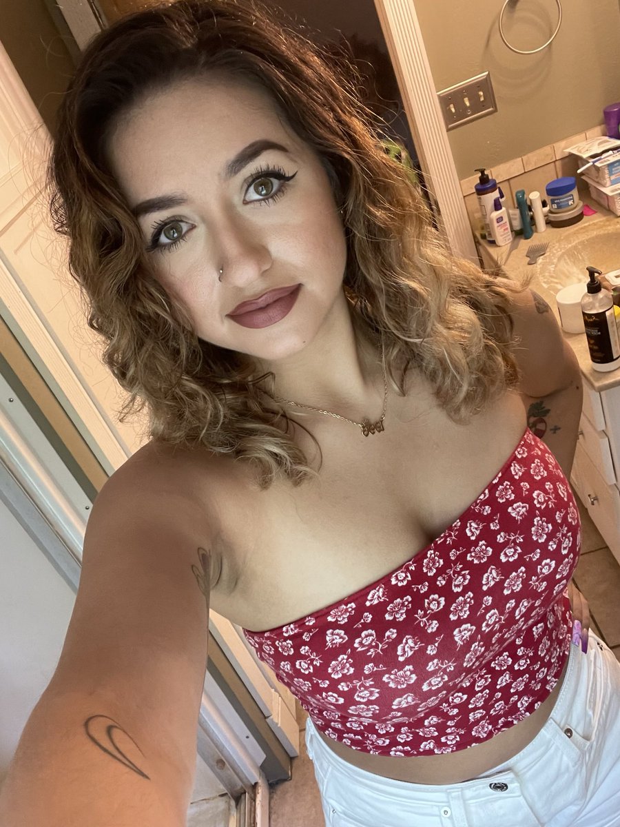 TiaraRose1996's tweet photo. ❤️ https://t.co/bKbWqCMmo9