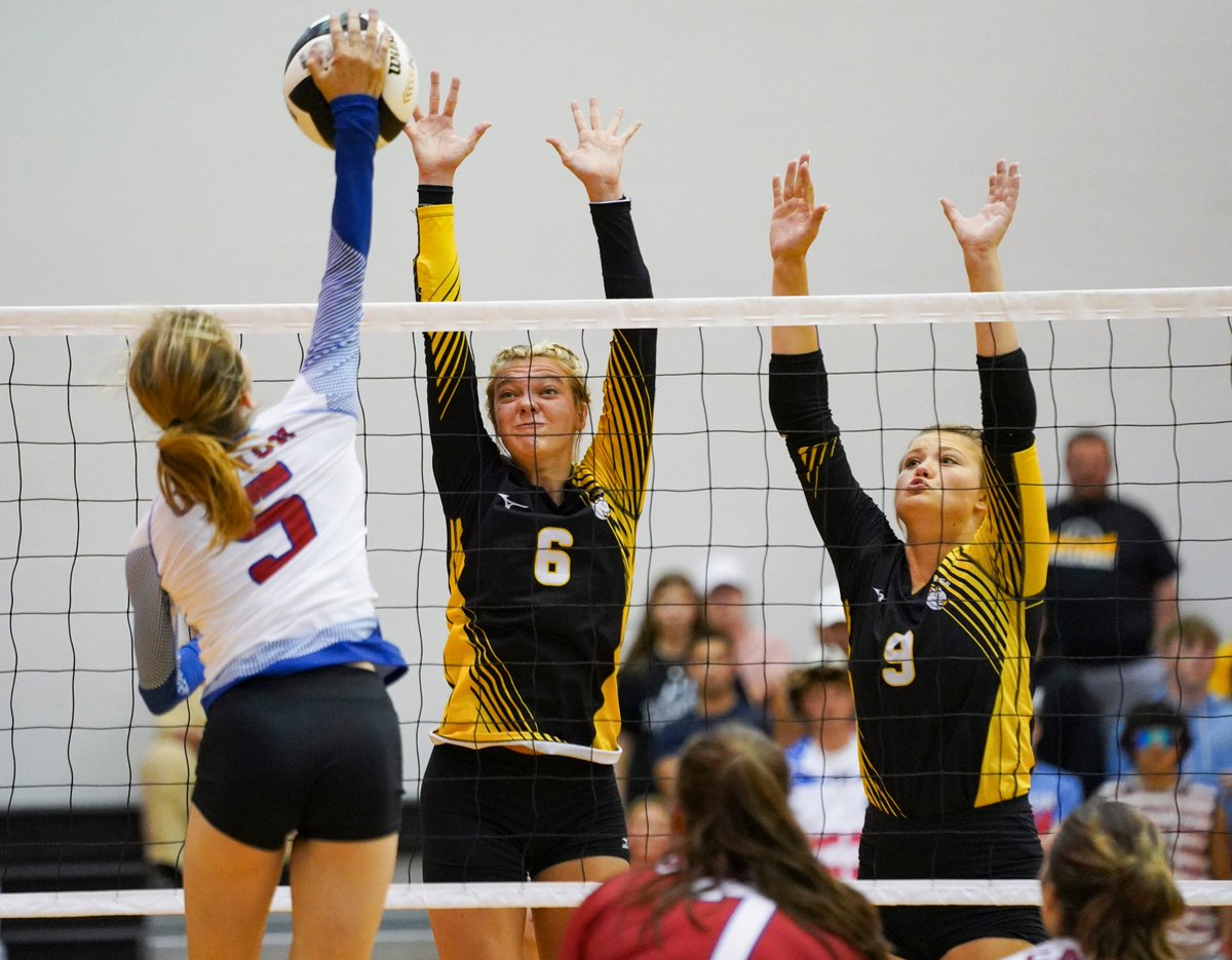 joujhin's tweet photo. Photos from the county volleyball championship game between Pioneer and Caston.

More: https://t.co/SbpWbtzIj0 https://t.co/ofRcjLHPni