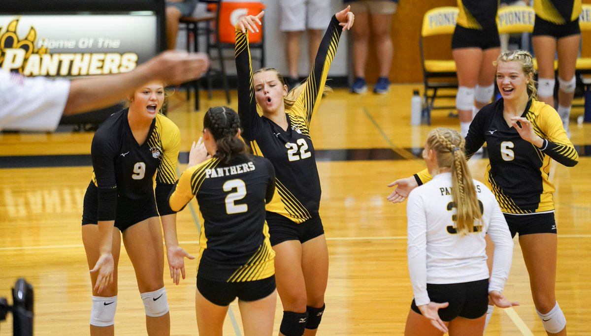 joujhin's tweet photo. Photos from the county volleyball championship game between Pioneer and Caston.

More: https://t.co/SbpWbtzIj0 https://t.co/ofRcjLHPni