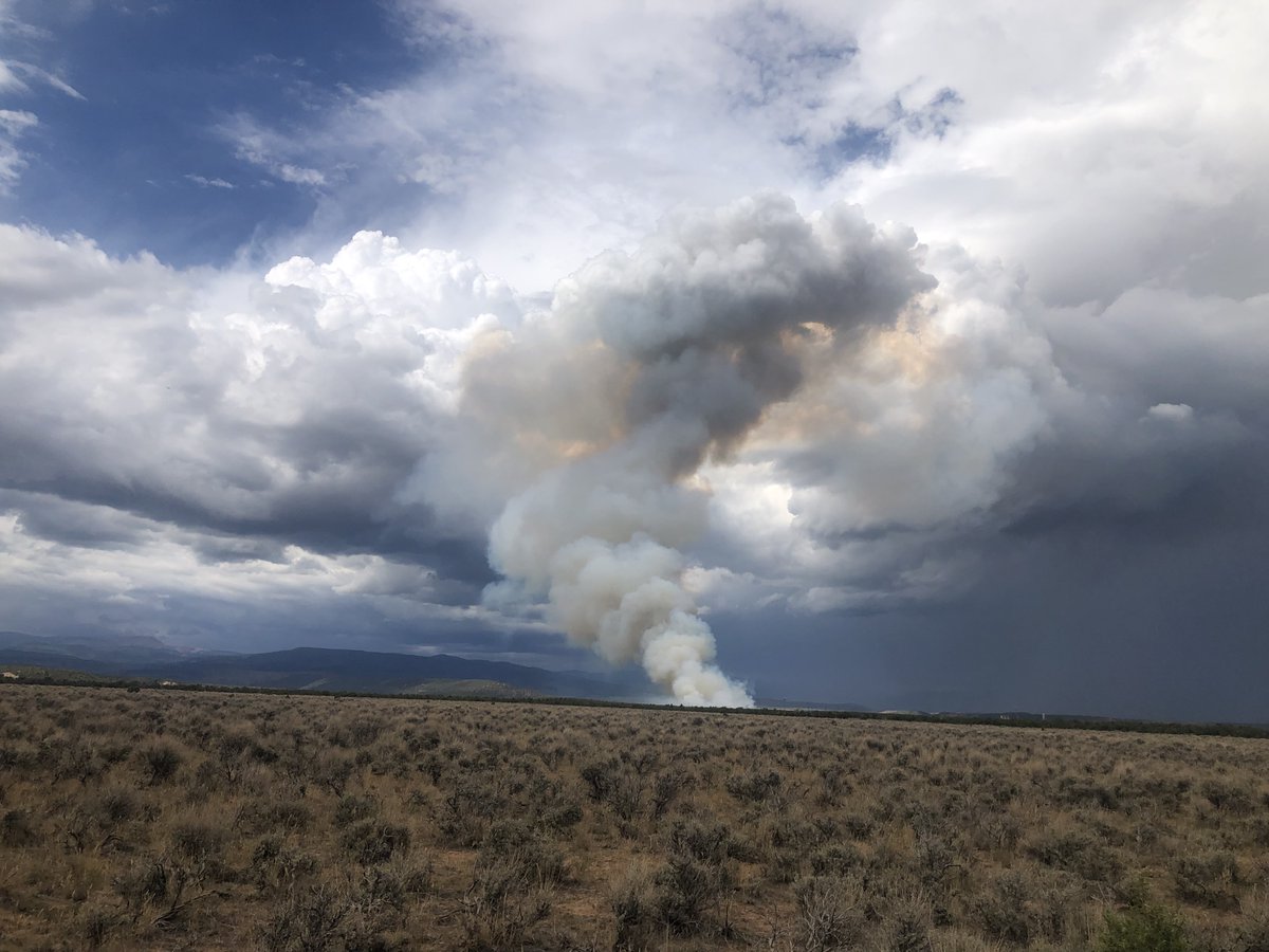 UtahWildfire's tweet image. UPDATE: #BoulderRidgeFire est. at 30 acres, pending more accurate mapping. No containment reported. Type 3 IC Joe Williams in command. More crews &amp;amp; aircraft arriving tomorrow. Rain in the forecast tonight &amp;amp; tomorrow w/ wind gusts up to 20 mph. #blmgl