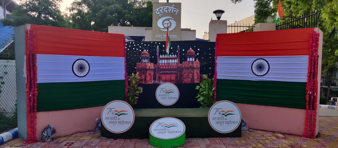 ddgirnarlive's tweet photo. Feel Proud to join @ DDK Ahmedabad #SelfieWithTiranga #IndiaAt75 #AazadiKaAmritMahotsav #15August2022 https://t.co/iZaN0Kcxm6