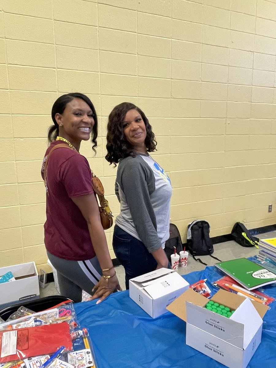 HollandHISD's tweet photo. We had a wonderful turnout today for our Community Event! Thank you for coming out and supporting our Pleasantville community! Huge shout out to Ms. Lewis and Ms. Collins for organizing this event! @Garibaldi3HISD @HISDMiddleSchls https://t.co/pP24RefaKT