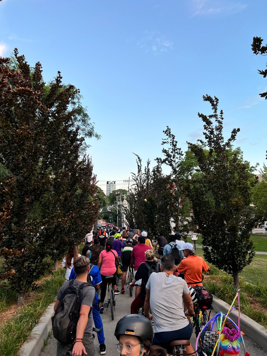 JamieCities's tweet photo. Had a lot of fun at @TorontoBikeRave tonight! They’re still going strong but we’ve peeled off for the sofa and a glass of wine https://t.co/7ChWj8V63t