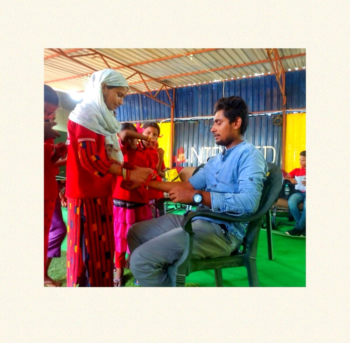 Sagar00291793's tweet photo. Rakshabandhan special ❤️
#latepost
.
.
.
.
.
.
.
.
.
.
.
.
.
#nirbhed_shikshalaya #nirbhedfoundation #rakshabandhanspecial #rakshabandhan #bhaibehen #2022 https://t.co/rvYsL59O07