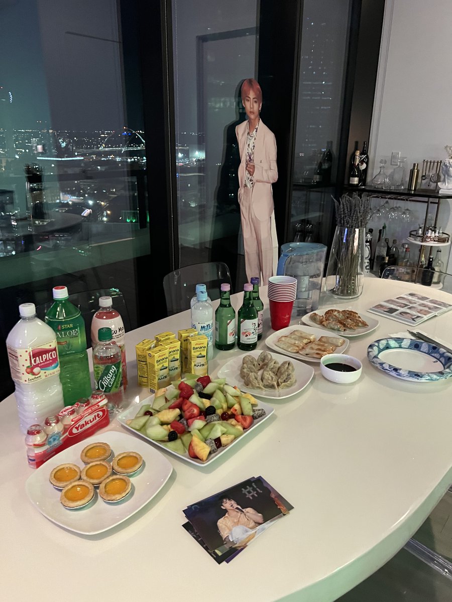 jujuthv's tweet photo. Bts watch party with my one only army friend 🥲 https://t.co/eS1Zfmvt68