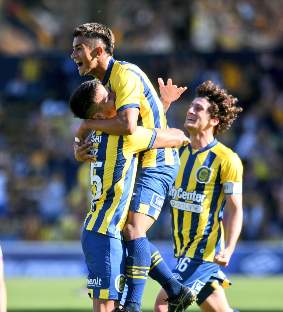 RosarioCentral's tweet photo. 🇺🇦😎 ¡Los pibito'! https://t.co/qTkS0FEIa5