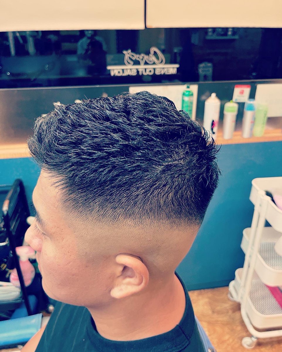ART73842321's tweet photo. スキンフェード＋濡れパン¥7000

#濡れパン
#スキンフェード
#メンズショート
#立川barber
#フェードカット
#メンズカット https://t.co/WgRZHpJOgi