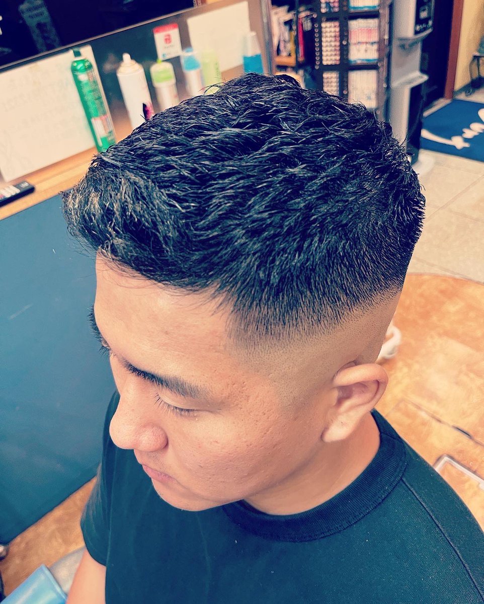 ART73842321's tweet photo. スキンフェード＋濡れパン¥7000

#濡れパン
#スキンフェード
#メンズショート
#立川barber
#フェードカット
#メンズカット https://t.co/WgRZHpJOgi