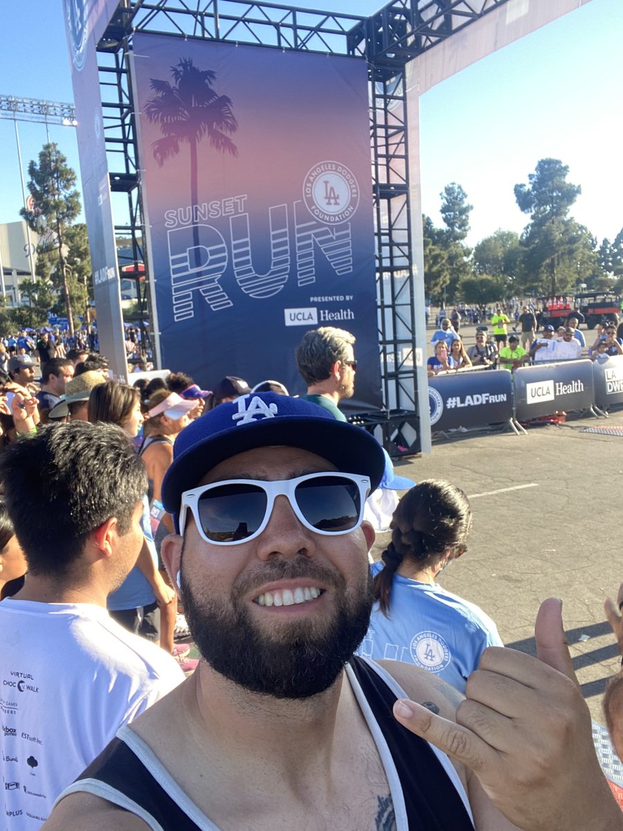 __FrankieV's tweet photo. Who even run’s a race to celebrate their birthday??
This guy does apparently 🥴😂🥵
Starting my last year of my 20’s on a good note lol
Cheers! 😁🤙🏽🍻
#LADFrun #Hello29 https://t.co/A1cMewMZxT