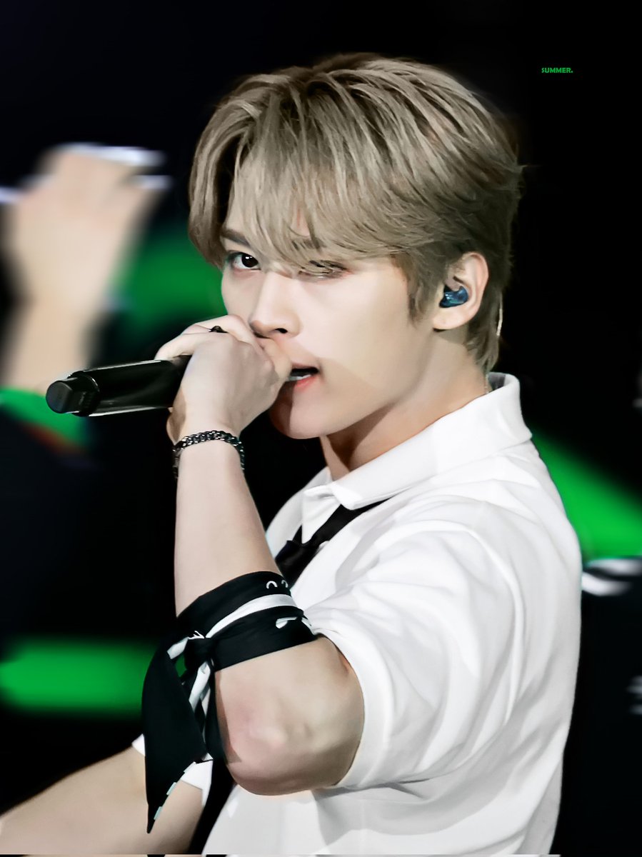 Summerism_1025's tweet photo. 𝟮𝟮𝟬𝟴𝟭𝟬 𝙎𝙚𝙤𝙪𝙡 𝙁𝙚𝙨𝙩𝙖

#leeknow
#리노
#straykids 
#스트레이키즈 https://t.co/LFNniItwH6
