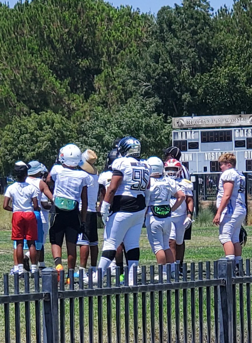 CoachMo81's tweet photo. What do you do to relax from football on a Saturday afternoon??? Go watch more football!
OG DUCKS 12U team. 😱😱😱 https://t.co/3SsEFdnDGC
