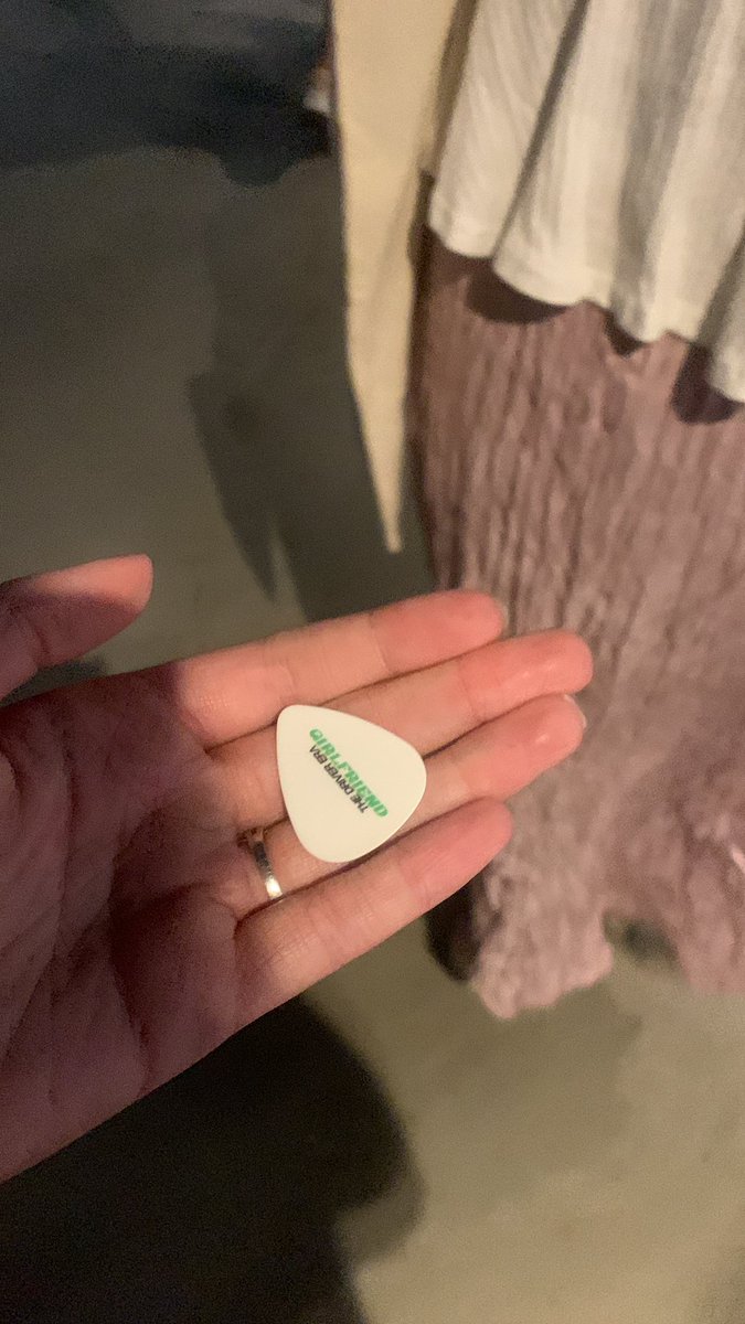wildheartshor's tweet photo. Ross handed me this directly and said “I saw you during cali girls” https://t.co/RzI99lCRrM