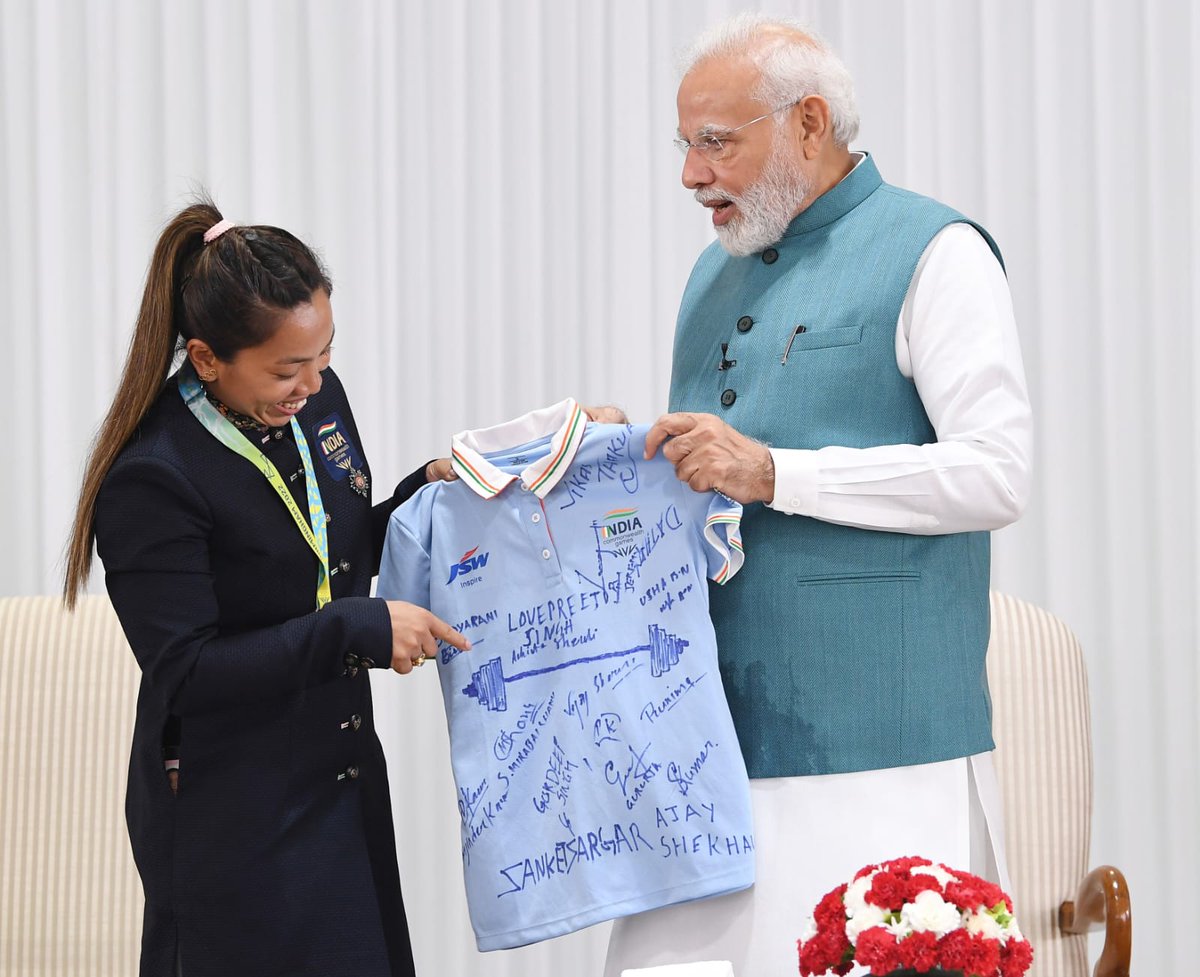 mirabai_chanu's tweet photo. Honoured to meet &amp; interact with our Honourable Prime Minister @narendramodi Sir. Thank you so much sir for all your support &amp; encouragement. 

Jai Hind 🇮🇳 https://t.co/2kvBAvPHlL