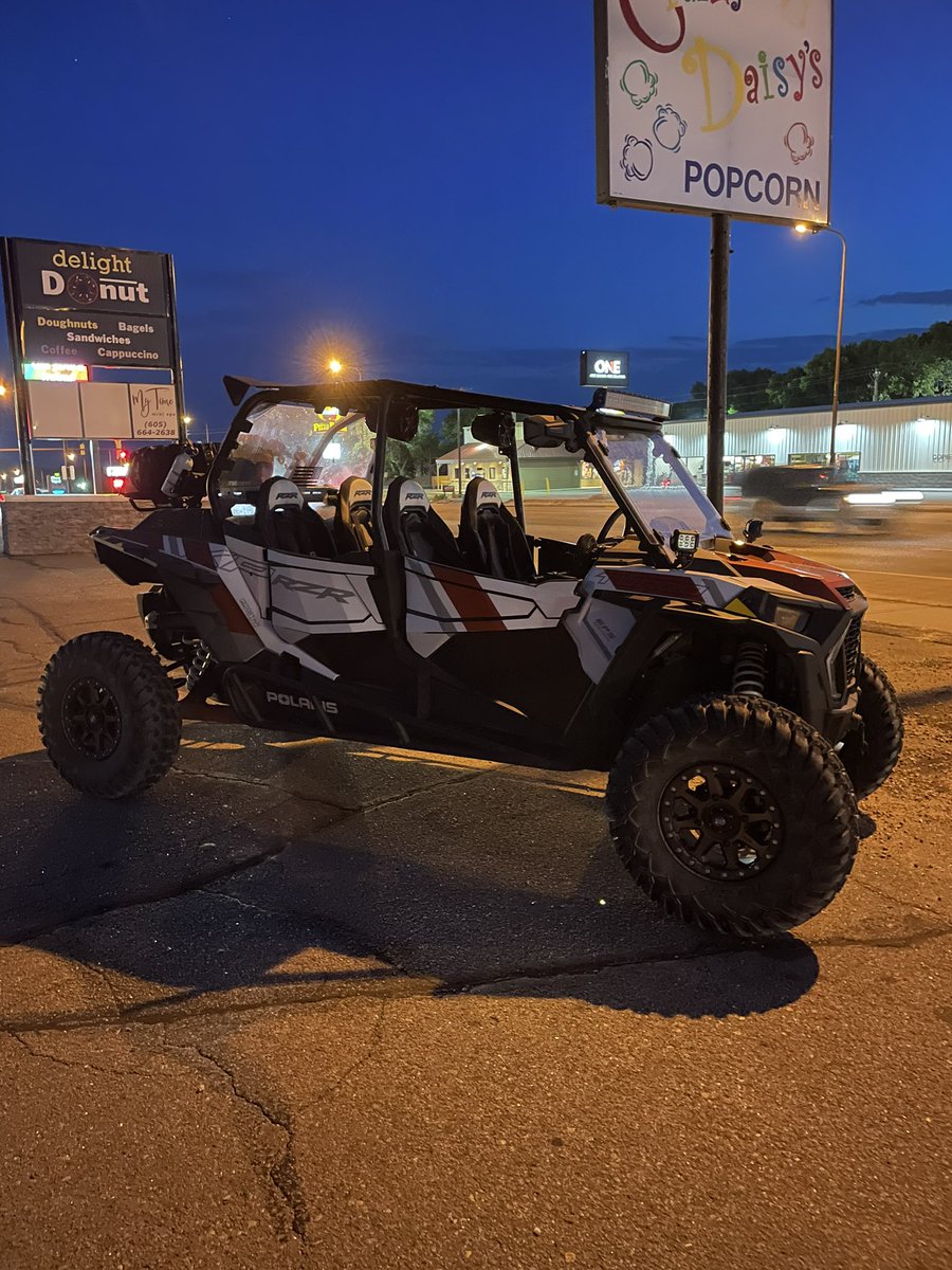 EhrinNelson's tweet image. Finally got my E85 tune for the soil sample rig. Cost me half as much to fill her up and we’re burnin corn to make more power than before! #ethanol @sdcorn