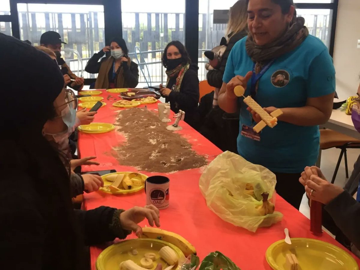 estrellaalphard's tweet photo. Realizando el Taller "Maquetas Comestibles" desarrollado por el área educativa de la @ComAstronomica 📚⭐ en el II Congreso Nacional de Educación Astronómica 👩🏻‍🏫🧑🏻‍🏫 en @ucen_regioncoquimbo y organizado por @NAEC_Chile 
#educacióncientífica #educaciónastronómica #astronomía https://t.co/Xcu8KYktJY
