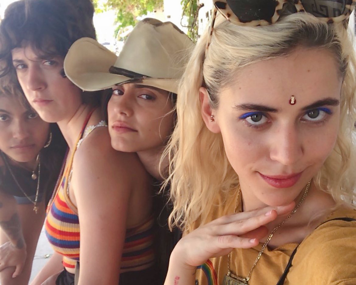 lausaurusrex's tweet photo. HAPPY BDAY BÁRBARA 🎉💖
#BarbaraFest
#BarbaraLopez
from museum of the bad neighbor🤪 https://t.co/sw9TSBDAf4