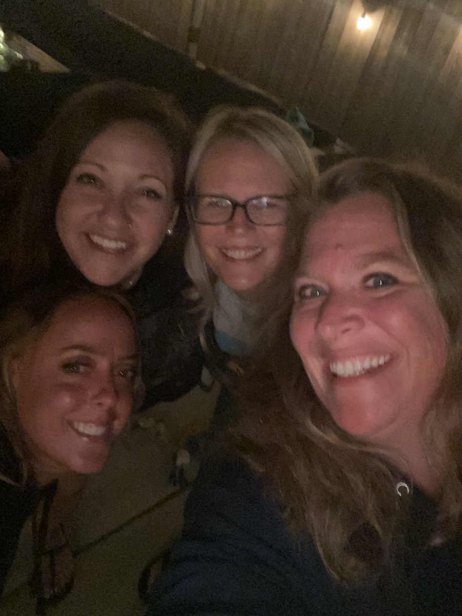 cara_rindell's tweet photo. About last night! I FINALLY met Norton and @amandadavey23!!! So many laughs and inappropriate conversations with these girls! #P2 #pSquared 🍍@Kimmick86 @SekeltheAwesome @Pammadonna @Lisa_Bills1Fan @amandadavey23 https://t.co/dhn9aAYr2X