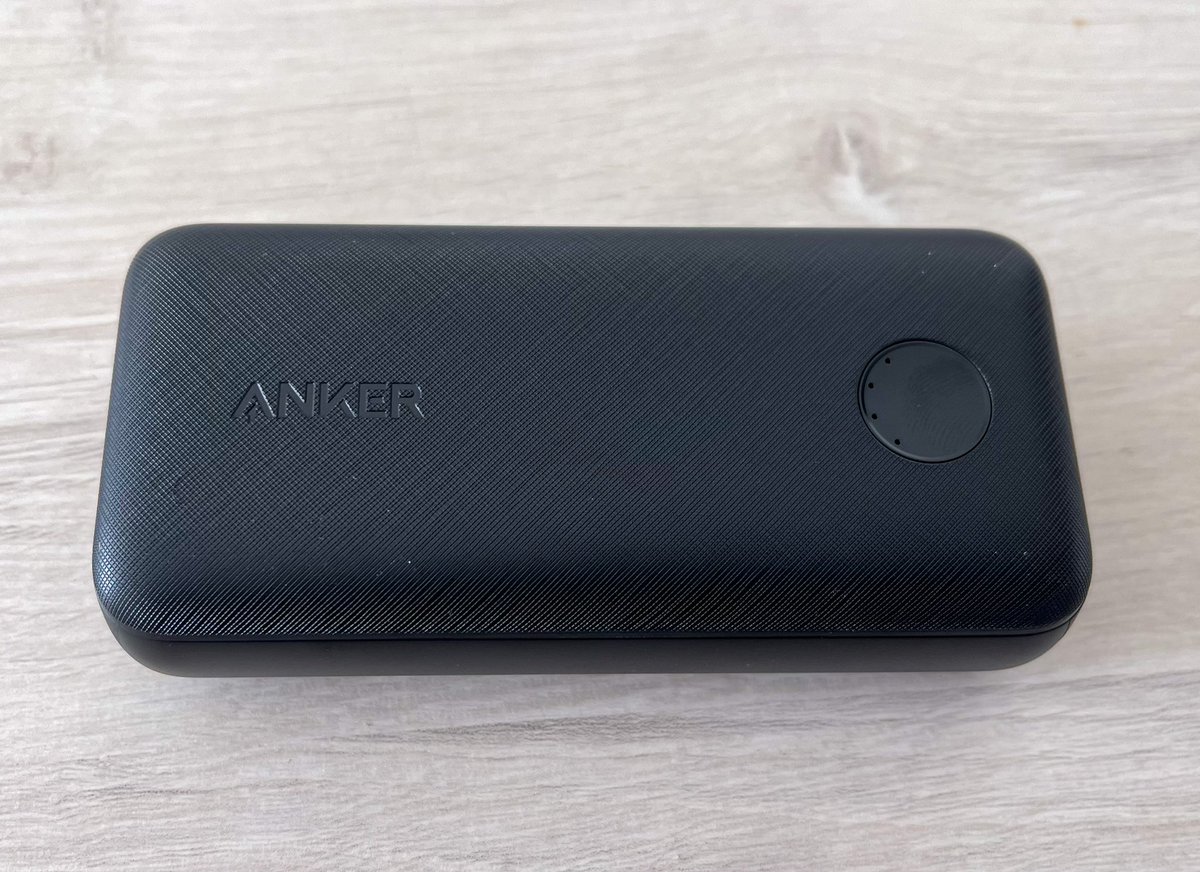misanga125's tweet photo. Anker PowerCore 10000 PD Redux 25Wはコンパクトながらパワフルで大容量💪

この小ささで私の使っているiPhone12なら2.3回分の充電が出来ちゃう🔌🔋 https://t.co/5Va88qcSoC