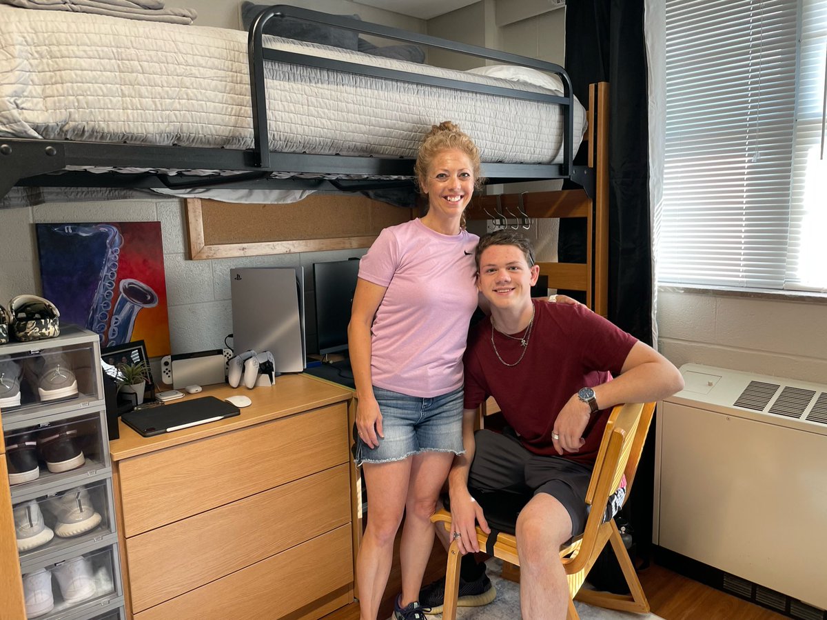 ShelfRighteous's tweet photo. Some say it’s time to write the next chapter, but it’s more like one book has ended and another is beginning. We left a rather large part of our hearts in Manhattan tonight, but are so excited to see what the sequel holds for our boy. https://t.co/89oiTLDG1M