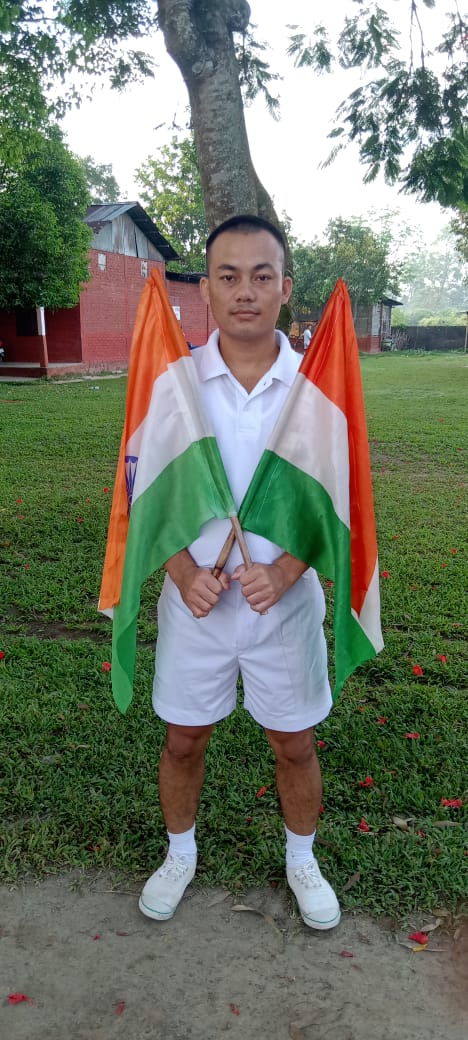 BikramBam13's tweet photo. Mere hath main Tiranga, 11th ApBn Dergaon. 
#AzadiKaAmritMahotsav
#HarGharTiranga
#HarGharTirangaAssam
@PMOIndia
@HMOIndia
@MinOfCultureGoI
@CMOfficeAssam
@himantabiswa
@DGPAssamPolice
@assampolice
@commandant11th1 https://t.co/ylkdaeS8zg