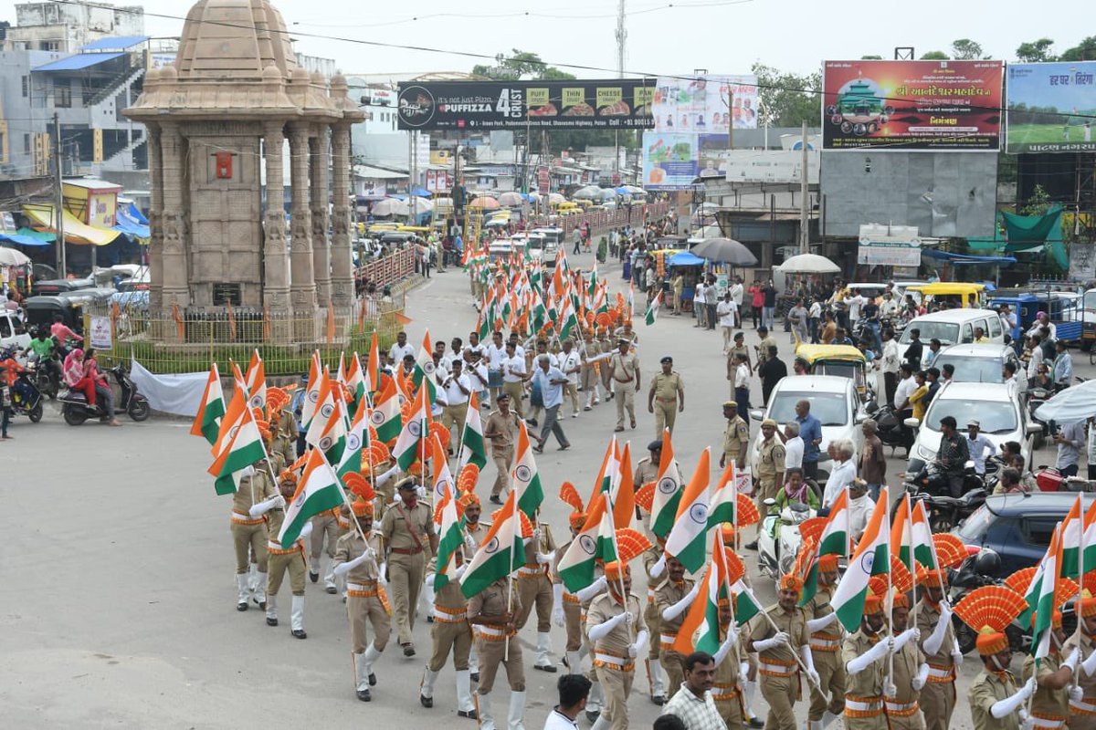 SP_Patan's tweet photo. આઝાદી કા અમૃતમહોત્સવ અંતર્ગત પાટણ જિલ્લા પોલીસ દ્વારા તિરંગા પરેડનું આયોજન કરવામાં આવ્યું. #HarGharTiranga #IndiaAt75   #AzadiKaAmritMahotsava #IndependenceDay2022 @Bhupendrapbjp @sanghaviharsh @dgpgujarat @CMOGuj https://t.co/LhpEuTD0t2