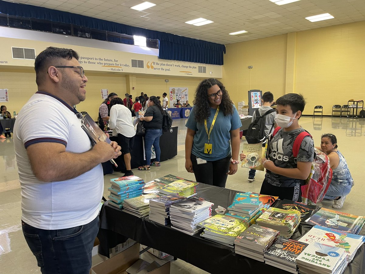 HollandHISD's tweet photo. We truly appreciate the support from @KathyBlueford and @TechAcosta for taking time to visit @HollandHISD and show support! I am overly grateful for for the barbers, vendors, and especially @Sheis_MsKLewis for all you did to give to our families. @HISDMiddleSchls @Garibaldi3HISD https://t.co/xtRRYpHSi6