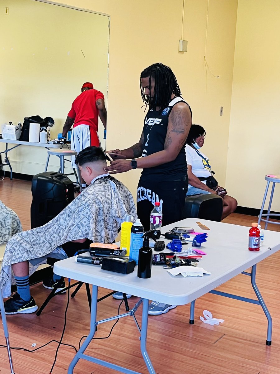 HollandHISD's tweet photo. We truly appreciate the support from @KathyBlueford and @TechAcosta for taking time to visit @HollandHISD and show support! I am overly grateful for for the barbers, vendors, and especially @Sheis_MsKLewis for all you did to give to our families. @HISDMiddleSchls @Garibaldi3HISD https://t.co/xtRRYpHSi6