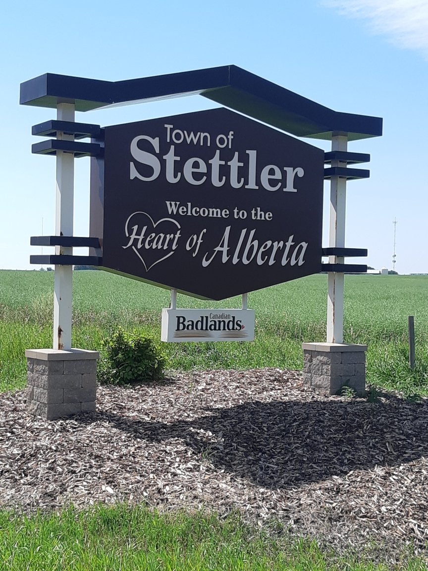 Back40distill's tweet photo. Enjoying Taste of the Heartland in Stettler tonight!

#stettler #longtabledinner #tasteoftheheartland #supportlocal #craftdistillery https://t.co/fgoEwru1Px
