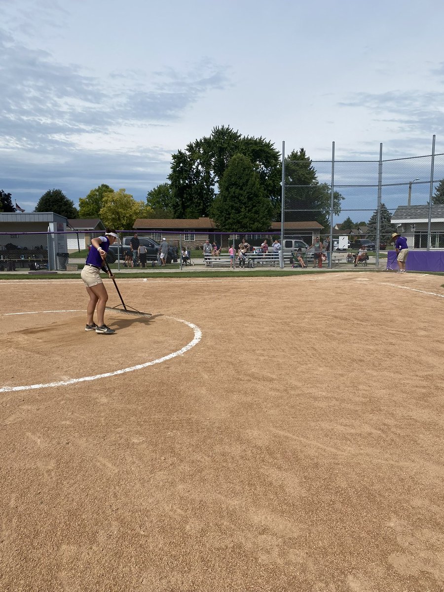 MantenoSoftball's tweet photo. 💜🥎 A great day at the Manteno Invite. 10 teams, 15 games &amp; good softball. Thanks to all the Panther Parents for taking care of the 💎’s  &amp; selling 🌭🥤, oh &amp; supporting your 👧. 3-0 on the day, 1 seed for brackets next Sat. @MantenoMSsports @ica_softball @TDJsports @NeuColton https://t.co/yvg8I9i0tm