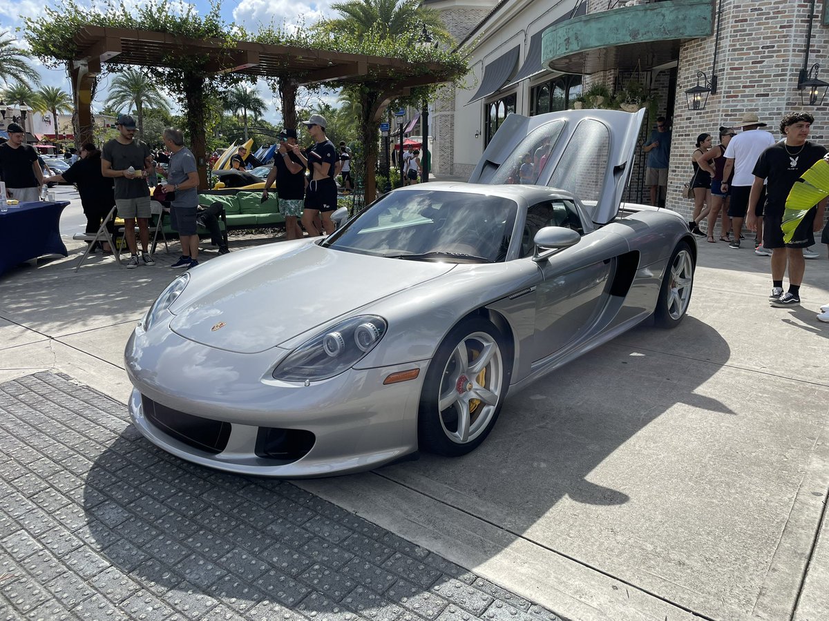 FerrariFreak60B's tweet photo. Incredible line up @supercarsa Florida. Saw the gated 6-Speed F430 and knew @McCainJack would love it as much as I did. Then some solid classic exotics arrived. Such a great show! https://t.co/HGV0jTtBW7