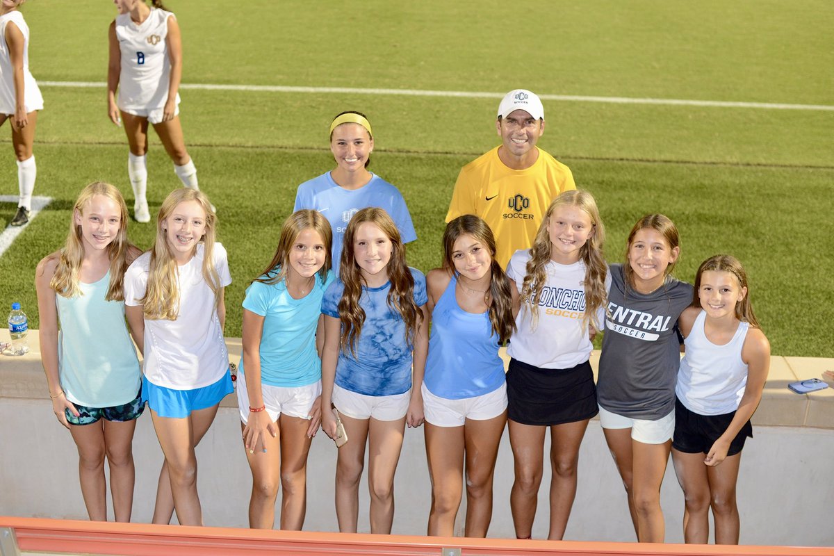g_oefc's tweet photo. Team bonding! @CowgirlFC @UCOSoccer #bebettertogether #weareoefc ⚽️ https://t.co/OOehsr8oq9
