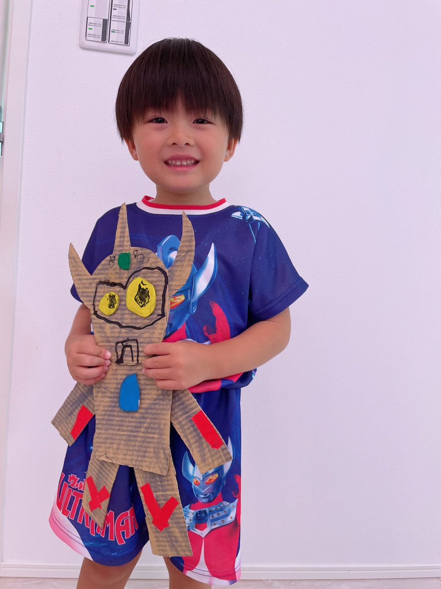 lovecaaaaat's tweet photo. 夏休みの制作。
大好きなウルトラマン！わら https://t.co/INAIv0KDrK