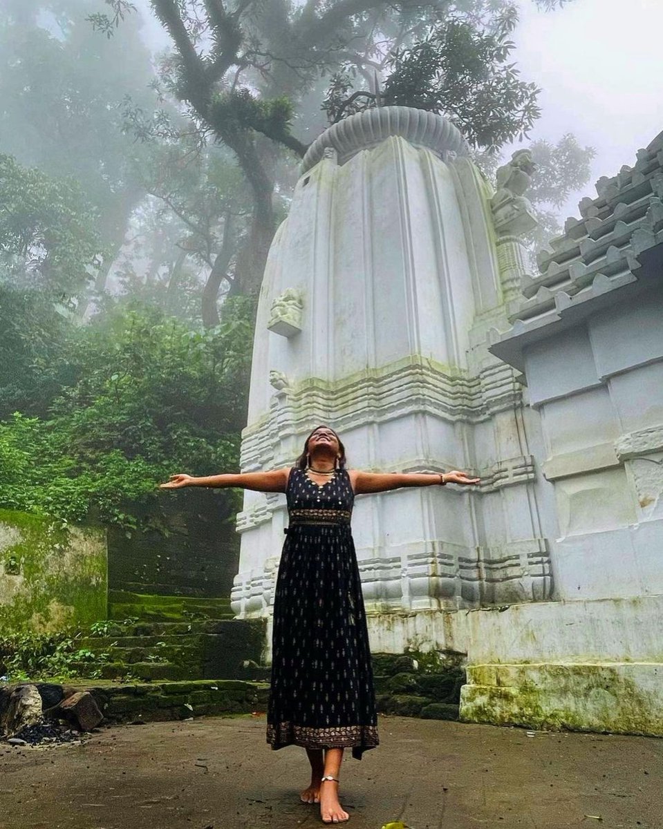 PureOdisha's tweet image. 📍Kapilash temple and ghat, Dhenkanal Odisha. 📷are by @achutatudu and @_durgamadhab_ (insta id). The high peaks of #Kapilas range enshrines the temple of Lord Shiva at a height of abt 457 meters.
#kapilastemple #pureodisha #dhenkanaldiaries #dhenkanal  #kapilash #odishatourism