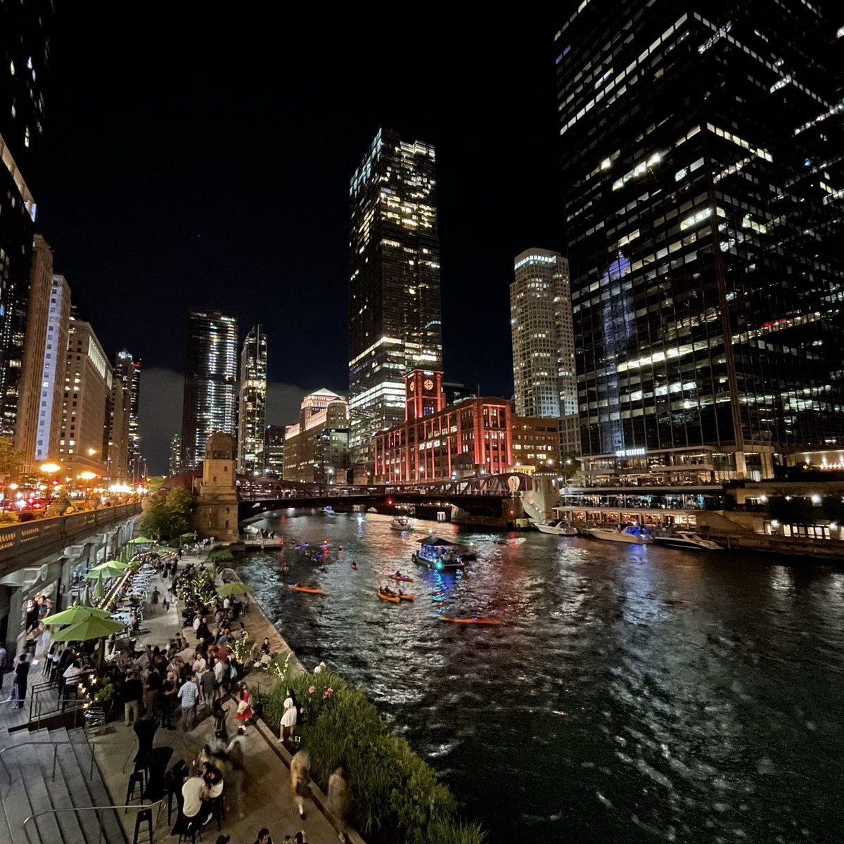 ManInTheMachine's tweet photo. Made it to Chicago.  Working on ‘Clipping’ series from the El trains. Nightlife on Chicago River hot august evenings. What a change from Covid lockdowns! https://t.co/kJOWuQxQjq