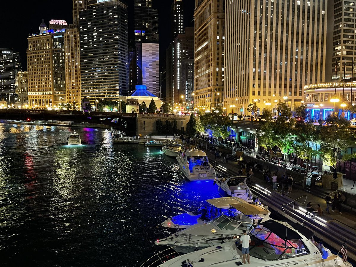ManInTheMachine's tweet photo. Made it to Chicago.  Working on ‘Clipping’ series from the El trains. Nightlife on Chicago River hot august evenings. What a change from Covid lockdowns! https://t.co/kJOWuQxQjq