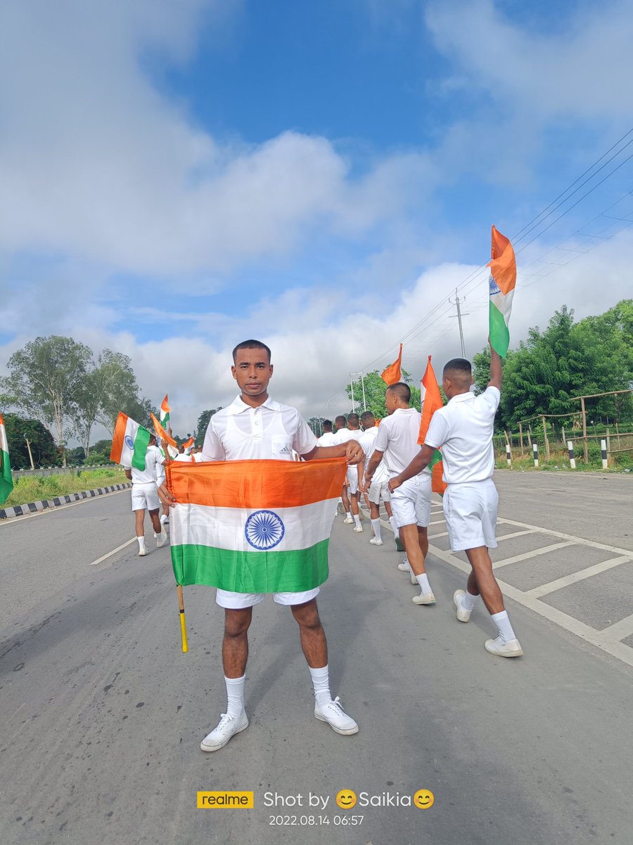 ALOKESHBARMAN15's tweet photo. Mere hath mai tiranga,11th apbn dergaon 🇮🇳
#AzadiKaAmritMahotsav
#HarGharTiranga
#HarGharTirangaAssam
@PMOIndia
@HMOIndia
@MinOfCultureGoI
@CMOfficeAssam
@himantabiswa
@DGPAssamPolice
@assampolice
@commandant11th1 https://t.co/4dATUQF4p3