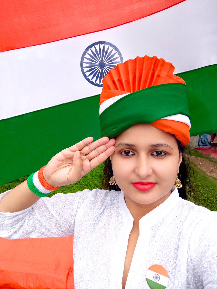 Bluwiepix99's tweet photo. @GaneshComplexIN "Carried with care
Coated with pride
My tricolor give me a reason to live."
Dear @GaneshComplexIN here is my selfie with our Pride. ๐ฎ๐ณ
#HarGharTiranga #HarGharTirangaContest #Contest #GaneshComplex
Join - @chidambar08 @Smiley_Bharati @imdayalojha @Antony0762 @TheDataAnalyser https://t.co/aR9kzGMem7