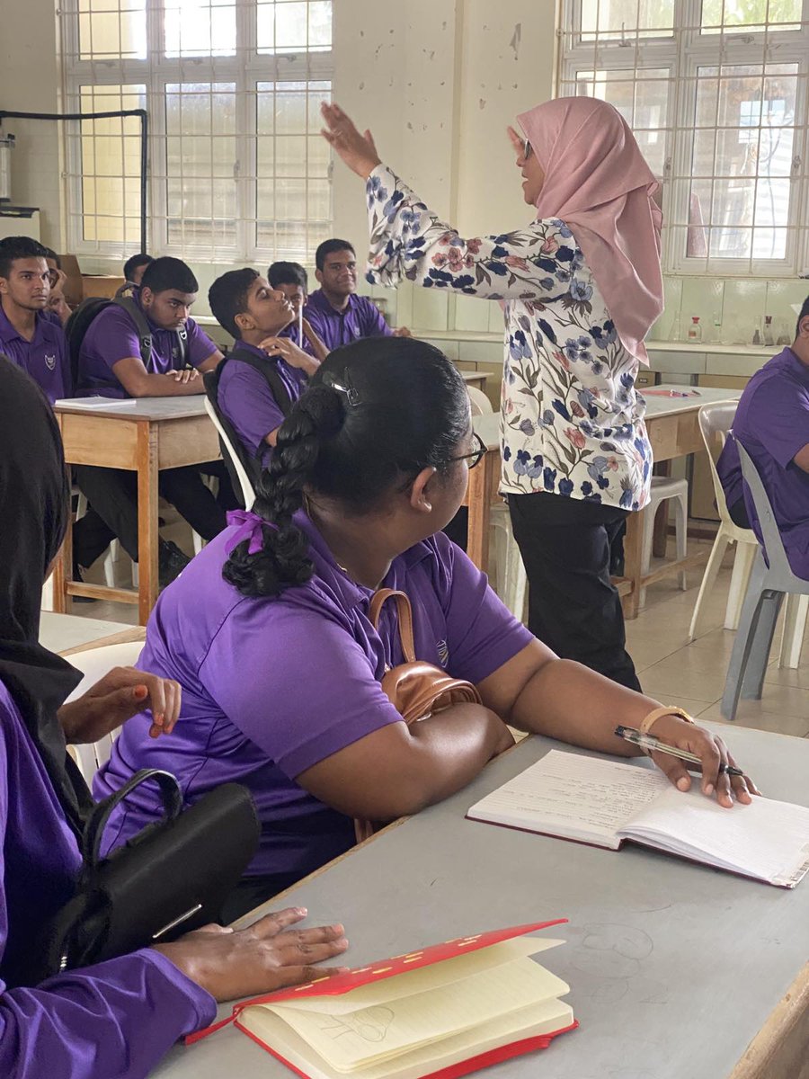 SchoolHithadhoo's tweet photo. Study Skills Session conducted for students of grade 10. It was an eye-opening session for the students where Ms.Aishath Rasheed, Lecturer at MNU Hithadhoo Campus communicated various ways in which students can manage their studies, to prepare for the exams. @MoEdumv @DrAsiyaDidi https://t.co/ALW4dIi4Ap