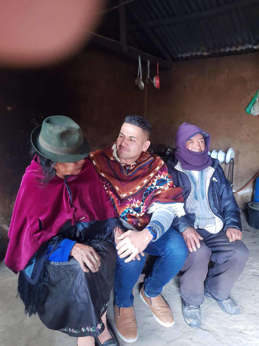 andresvinces's tweet photo. Empezamos a escribir una nueva historia con nuestras comunidades andinas. Apasionado por el trabajo de campo y servicio a la sociedad con amor. He escuchado sus necesidades e inmediatamente desarrollado soluciones. Mi gratitud con la comunidad de #Zumbagua #Cotopaxi #Ecuador https://t.co/rSdQPE18lp