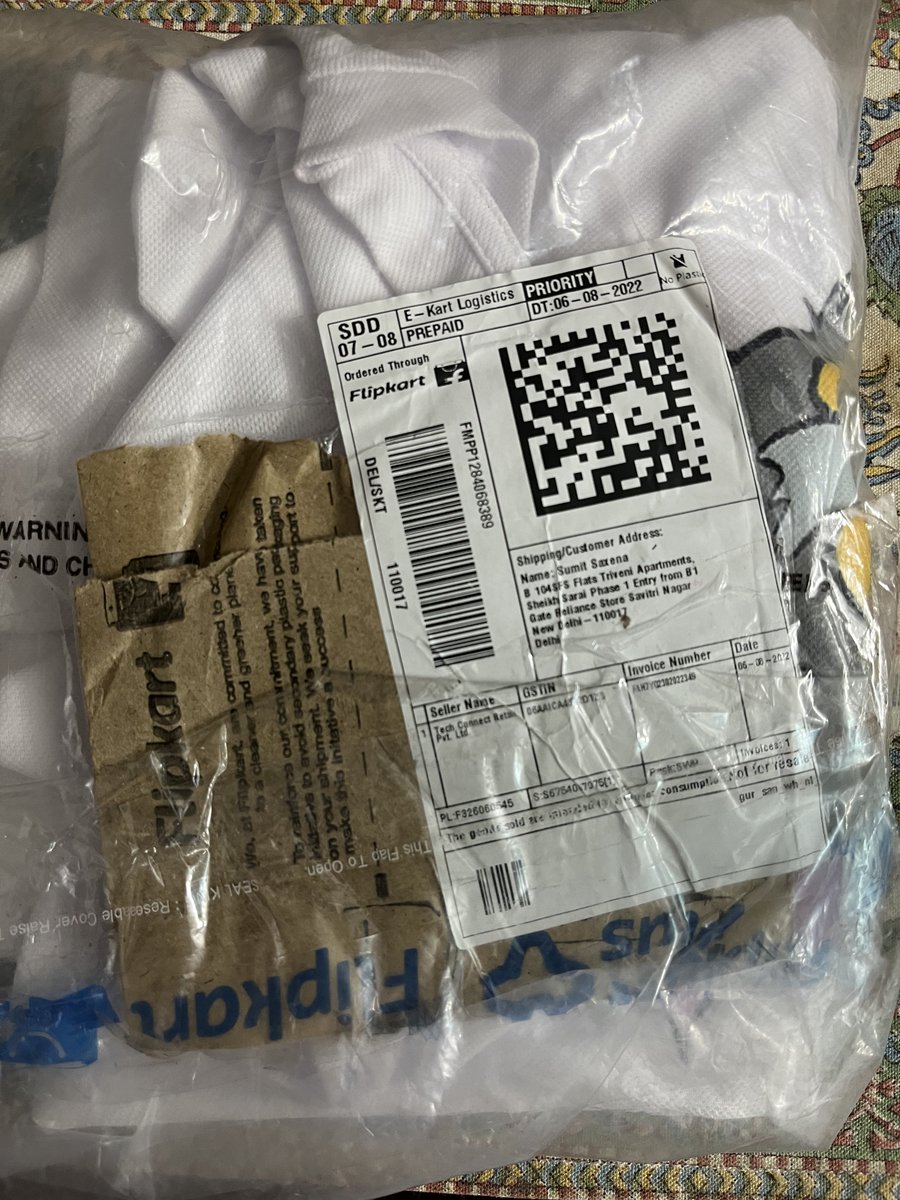 SumitSaxena81's tweet photo. @flipkartsupport OD225661053590878000 this my order id, I have also attached the image of the wrong product. https://t.co/NqUTuSD35I