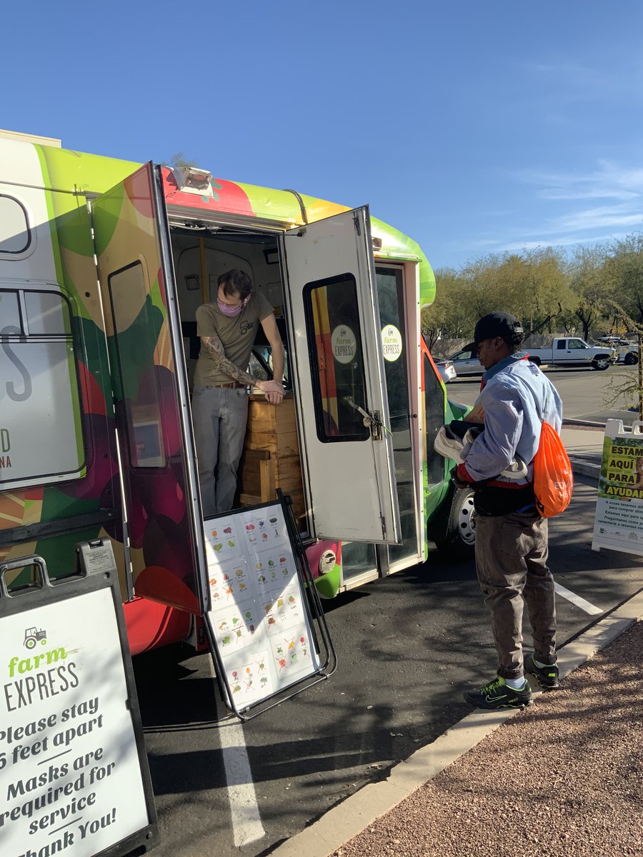 PhxLibrary's tweet photo. Visit the Farm Express bus @ Burton Barr Central Library 2:30β3:30 pm EVERY MON. & Harmon Library 2:30β3:30 pm TUES. 8/16. Bring your grocery list & shop for fresh local produce. The #FarmExpress minibus will be in the parking lot. You canβt miss it! https://t.co/0INF1oITrH https://t.co/FDGNoIH3ed