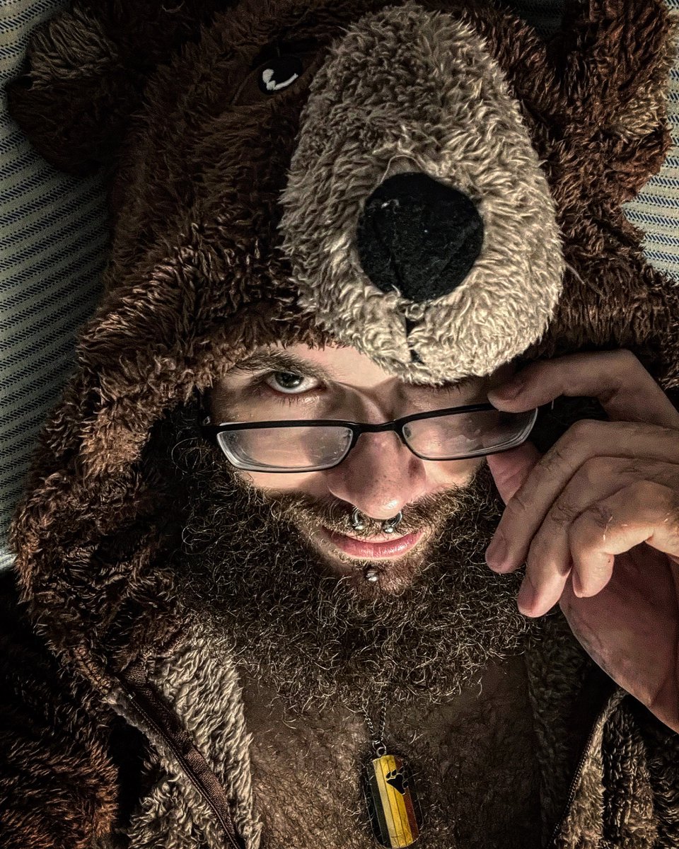 xPRINCEofBEARSx's tweet photo. Never to old for a onesie. 🐻 https://t.co/fJcuNTr1Ik