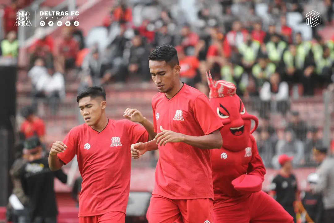 Deltras_FC's tweet photo. Warming Up, Game On🔥
#Deltras #WeFightStrong #IdentitaseDarjo #Deltamania #TheLobster #TeamLaunching #DinoeDeltras #UjiCoba #LagaUjiCoba #Sidoarjo #SidoarjoKota https://t.co/yXmWnVoByD