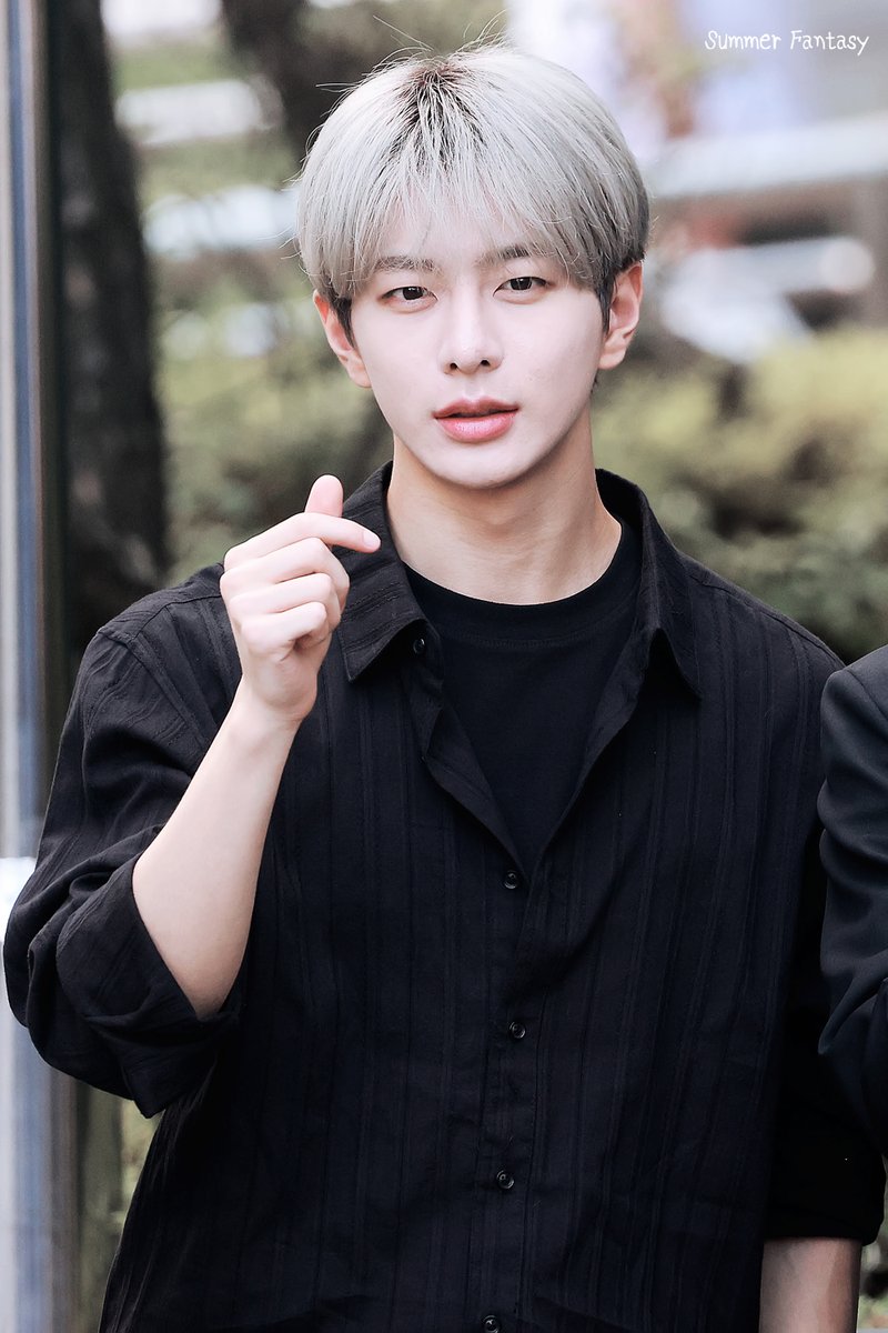 SummerFantasy_'s tweet photo. 220812 뮤직뱅크

도무지 멈추지 않아 널 향해 뛰어대는 Heart...♡

#Goldenchild #골든차일드 #최보민 #보민 https://t.co/JLM60CkEgw
