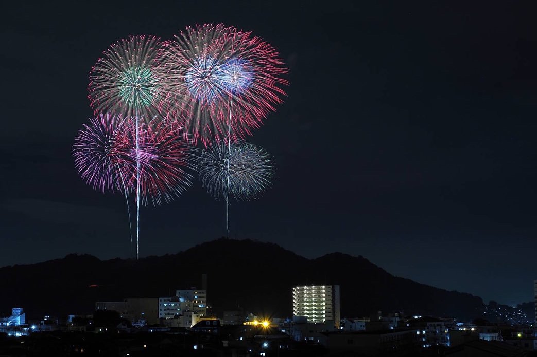 Hadano_koho's tweet photo. ご協力をお願いします🙇
#秦野たばこ祭 の #花火 募金🎆
ーーーーー
3年ぶりに本格開催する本市最大の観光イベント、秦野たばこ祭。
フィナーレを飾る #打ち上げ花火 の募金のご協力をお願いいたします。

コンビニやスーパーなどにある募金箱から募金いただけます✨

https://t.co/71N5tOe6AP https://t.co/d8ObZOPEB6